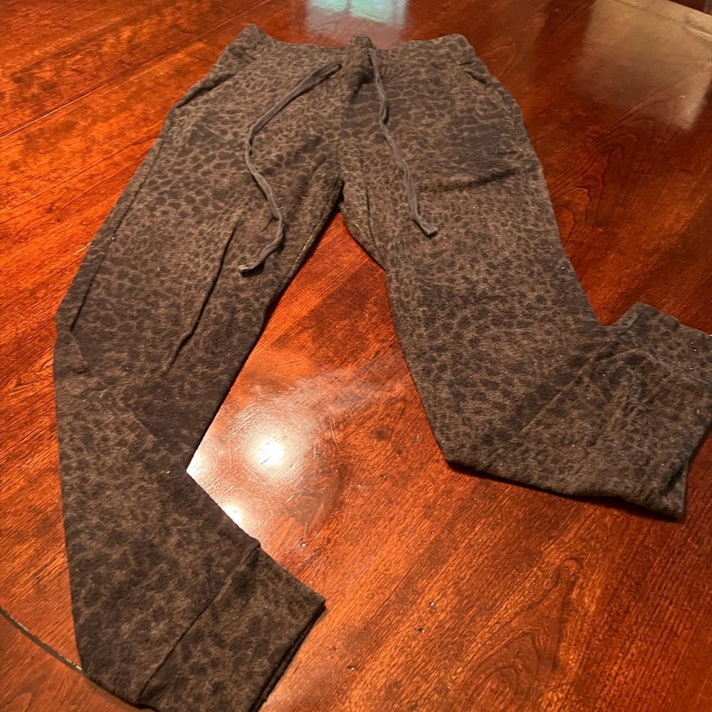 Sundry sweat pants, size 1, leopard print chocolate brown/black